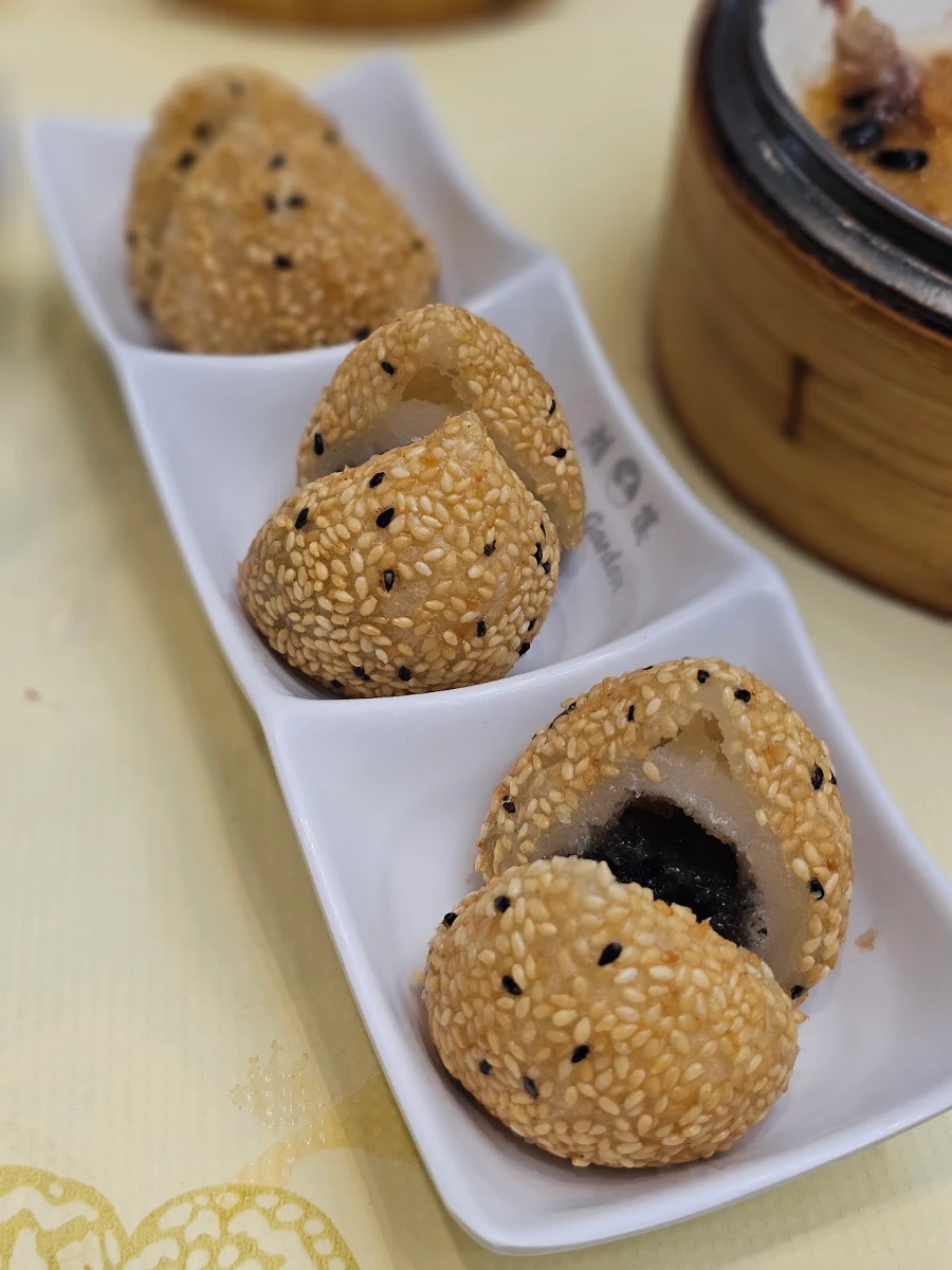 deep fried sesame balls 麻蓉煎堆仔